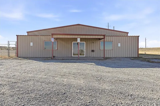 Photo 2 — 12292 Highway 30, Erick, OK 73645