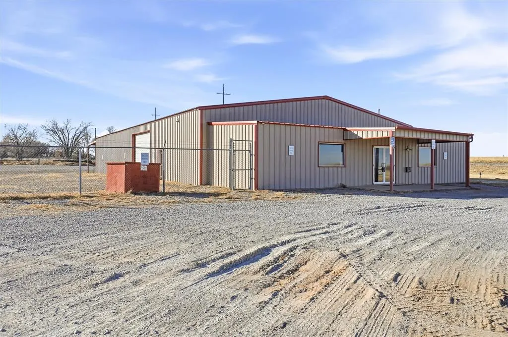 Photo 3 — 12292 Highway 30, Erick, OK 73645