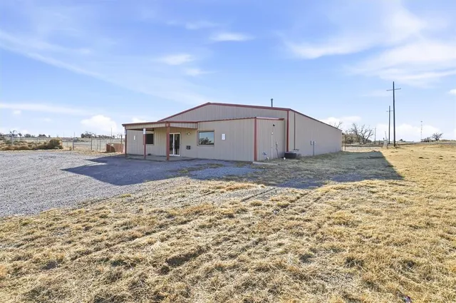 Photo 4 — 12292 Highway 30, Erick, OK 73645