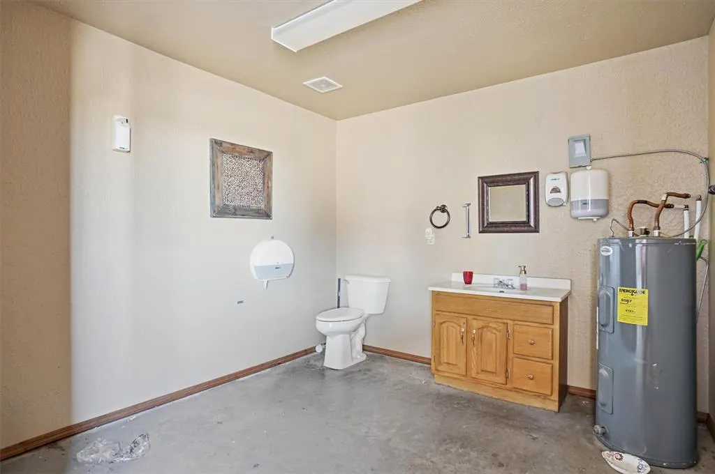 Photo 11 — 12292 Highway 30, Erick, OK 73645