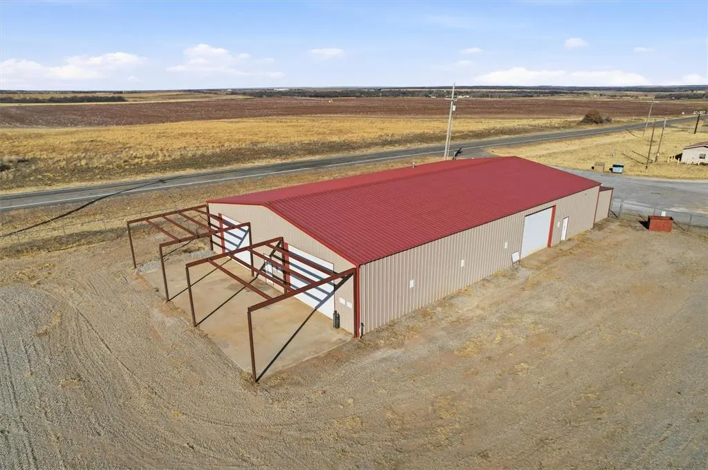 Photo 27 — 12292 Highway 30, Erick, OK 73645
