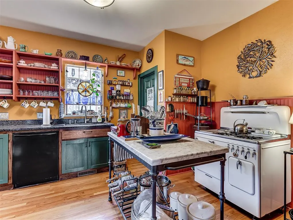 Photo 9 — 318 College Avenue, Norman, OK 73069