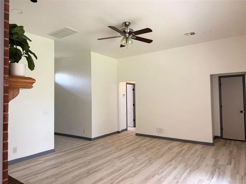 Photo 3 — 1102 Dustin Drive, Edmond, OK 73003