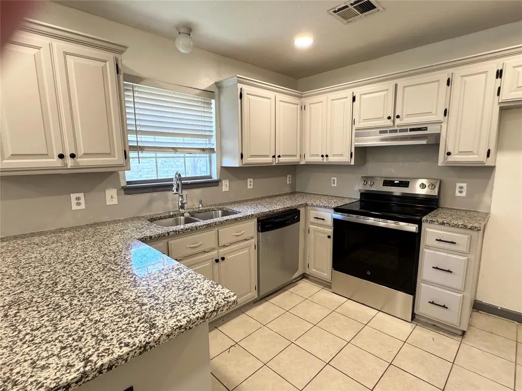 Photo 11 — 1102 Dustin Drive, Edmond, OK 73003