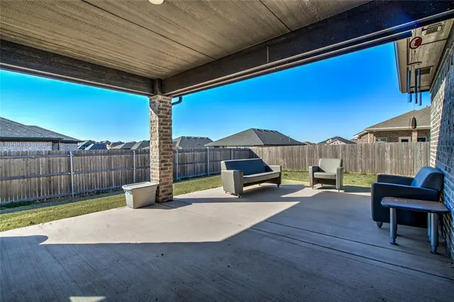 Photo 4 — 299 Megan Court, Blanchard, OK 73010