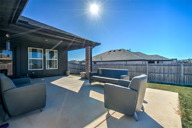 Photo 5 — 299 Megan Court, Blanchard, OK 73010
