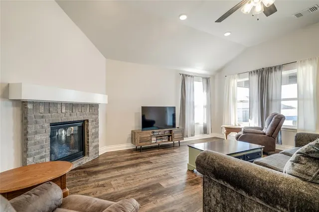 Photo 6 — 299 Megan Court, Blanchard, OK 73010