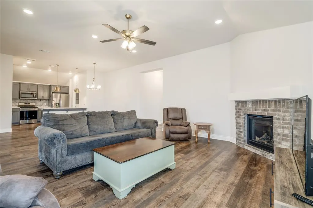 Photo 7 — 299 Megan Court, Blanchard, OK 73010