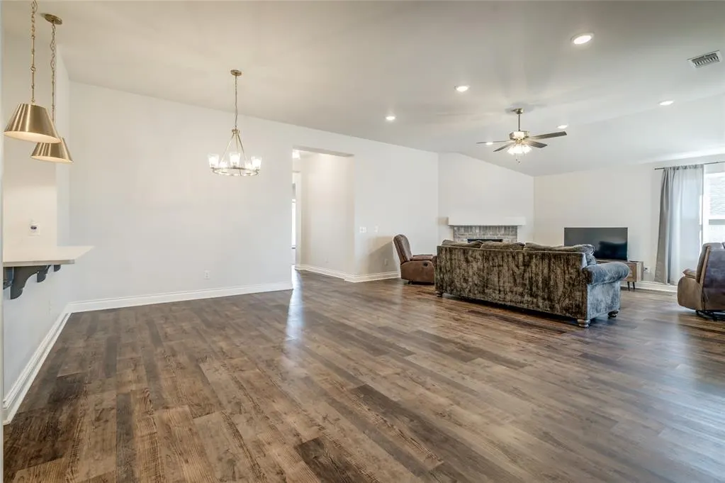 Photo 9 — 299 Megan Court, Blanchard, OK 73010