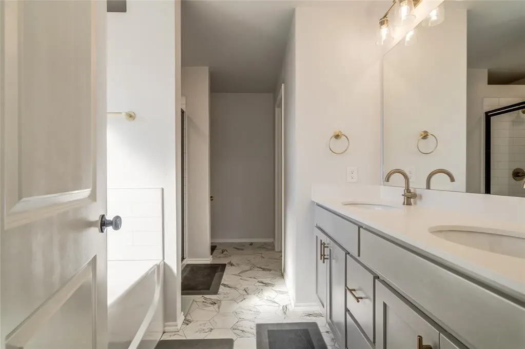 Photo 13 — 299 Megan Court, Blanchard, OK 73010