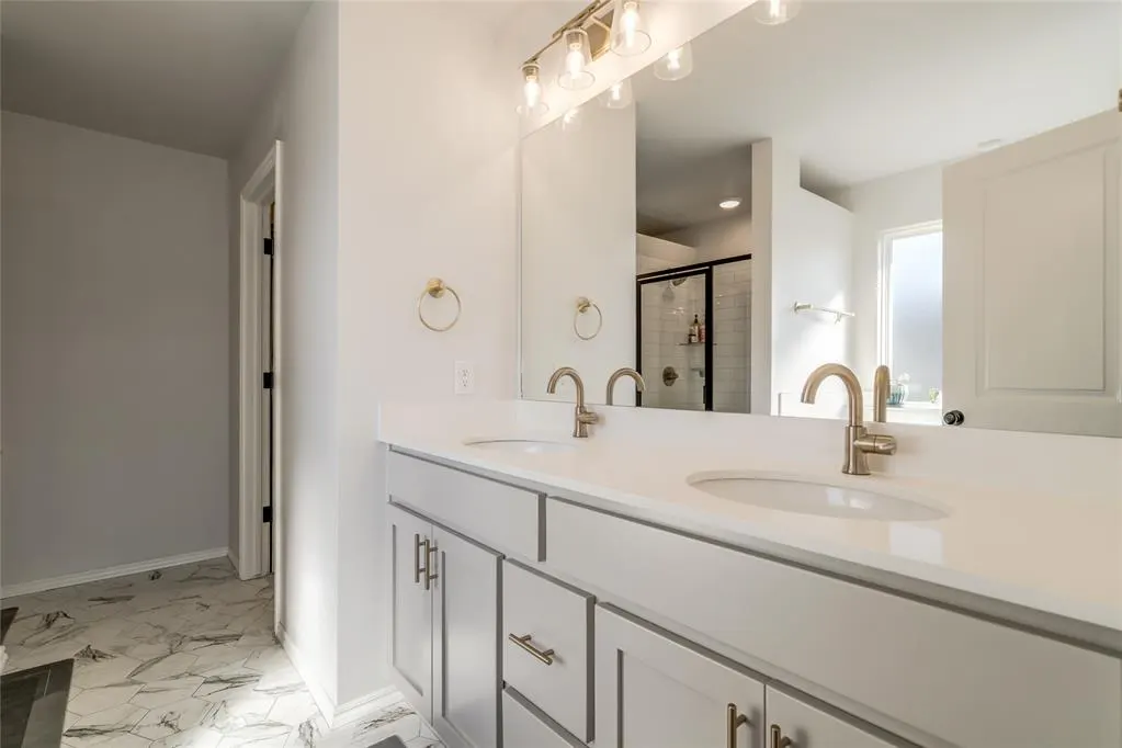 Photo 14 — 299 Megan Court, Blanchard, OK 73010