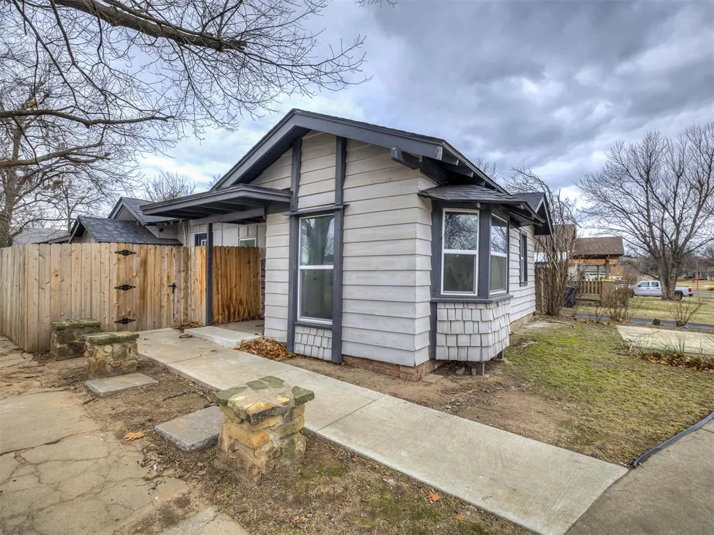 Front exterior — 2000 NW 15th Street, Oklahoma City, OK 73106