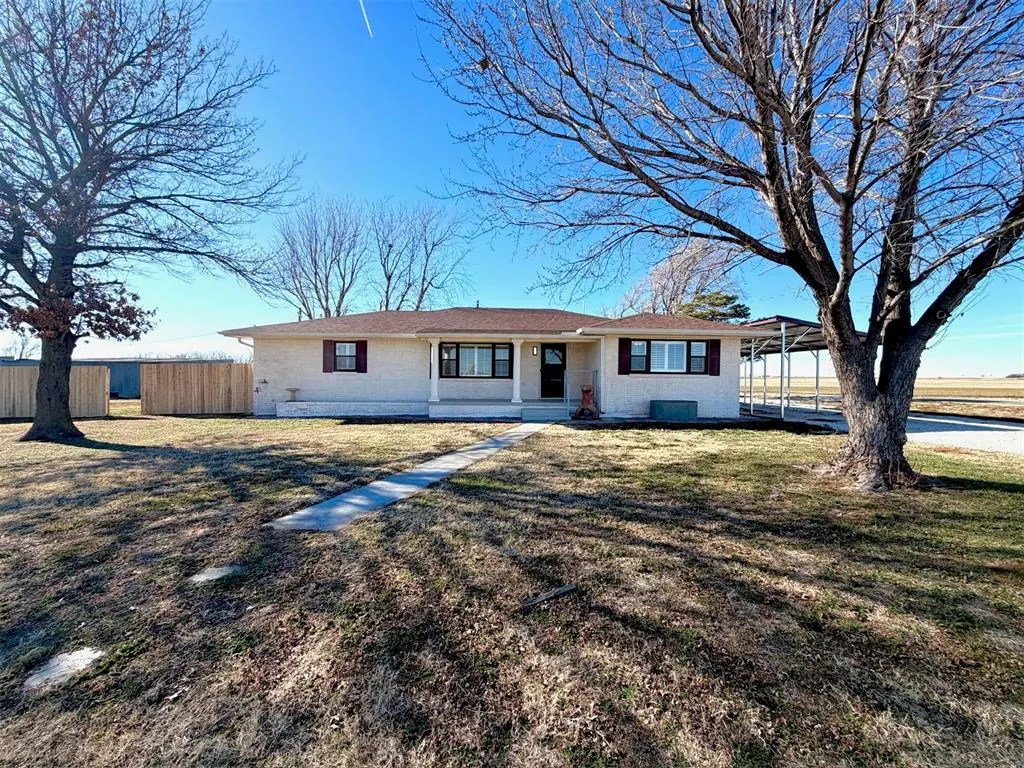 Photo 2 — 615 W County Line Road, Seiling, OK 73663