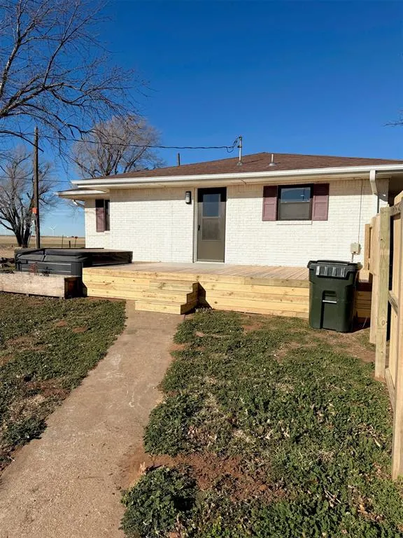 Photo 4 — 615 W County Line Road, Seiling, OK 73663