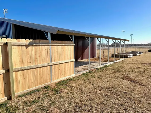 Photo 5 — 615 W County Line Road, Seiling, OK 73663