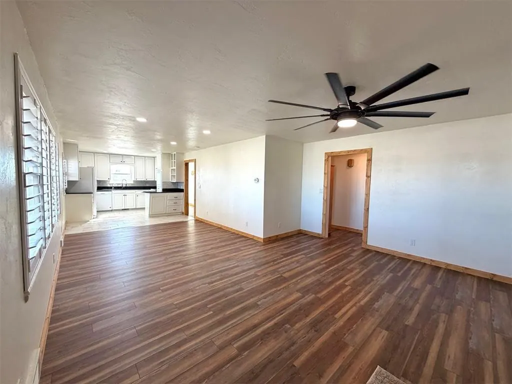 Photo 7 — 615 W County Line Road, Seiling, OK 73663