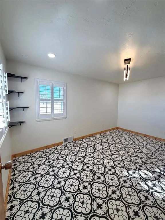 Photo 14 — 615 W County Line Road, Seiling, OK 73663