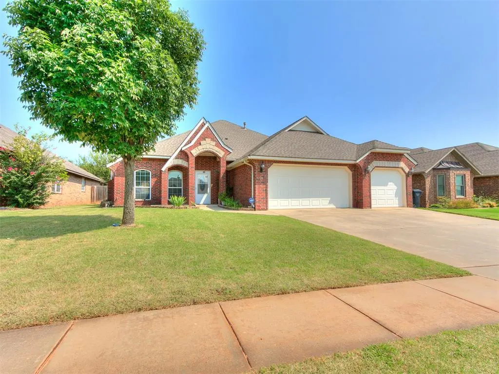Photo 2 — 1612 Dorothy Drive, Moore, OK 73170