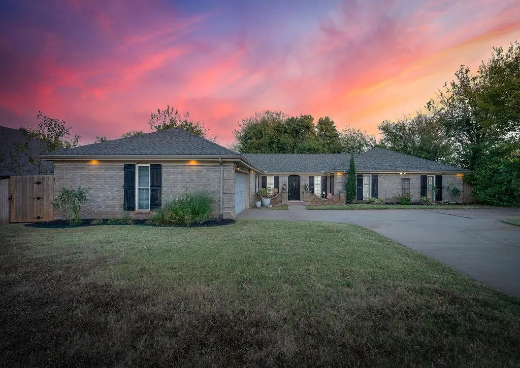 Photo 2 — 13416 Pinehurst Road, Oklahoma City, OK 73120