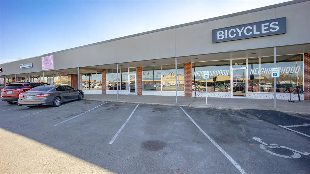 Photo 2 — 558 W Main Street, Norman, OK 73069