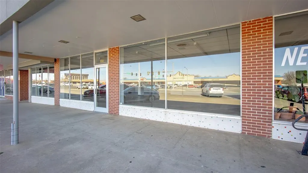 Photo 4 — 558 W Main Street, Norman, OK 73069