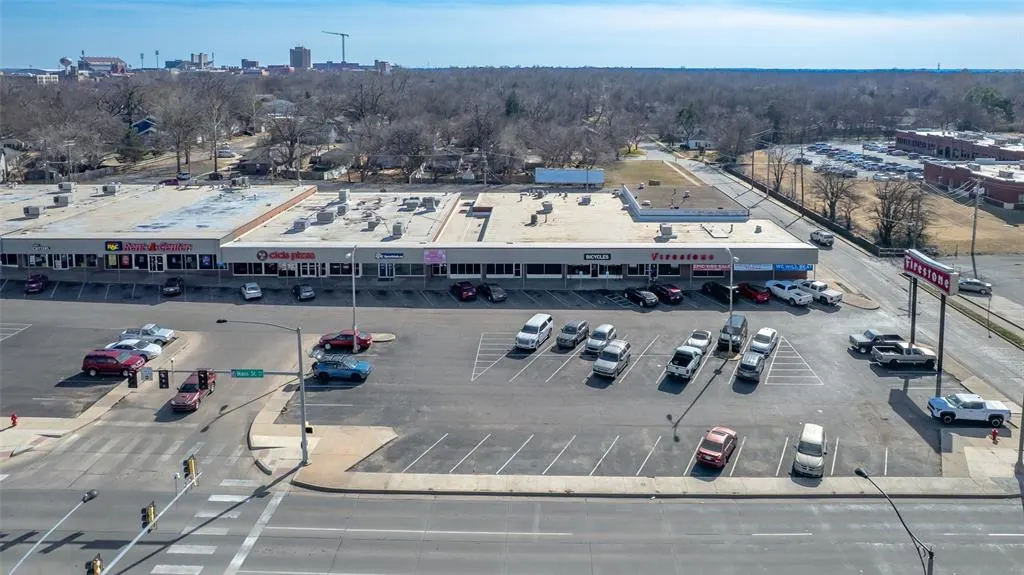 Photo 14 — 558 W Main Street, Norman, OK 73069