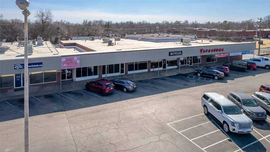 Photo 16 — 558 W Main Street, Norman, OK 73069