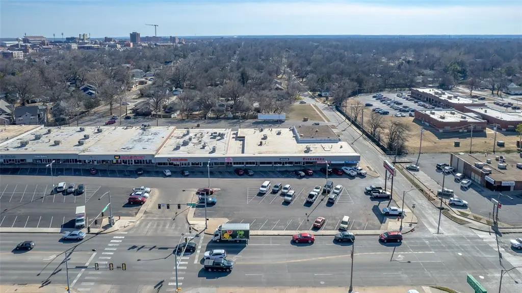 Photo 21 — 558 W Main Street, Norman, OK 73069
