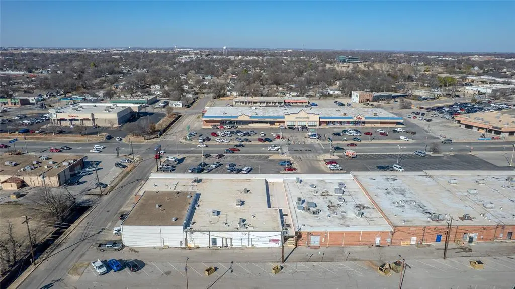 Photo 27 — 558 W Main Street, Norman, OK 73069