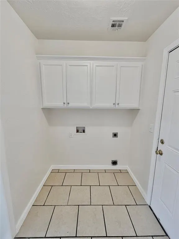 Photo 6 — 118 NE 12th Street, Moore, OK 73160