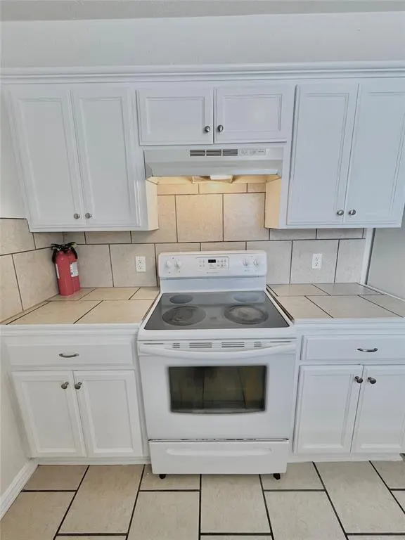 Photo 8 — 118 NE 12th Street, Moore, OK 73160
