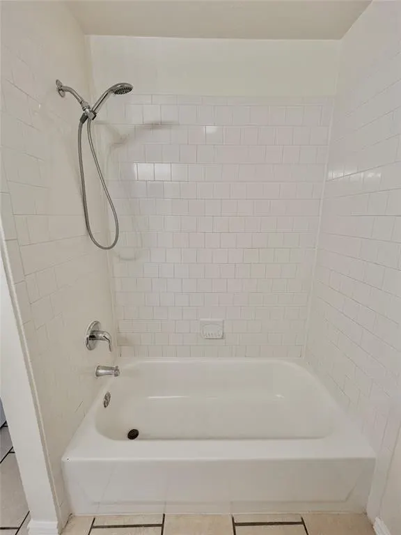 Photo 12 — 118 NE 12th Street, Moore, OK 73160