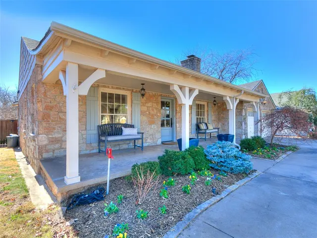 Photo 2 — 1710 Windsor Place, Nichols Hills, OK 73116