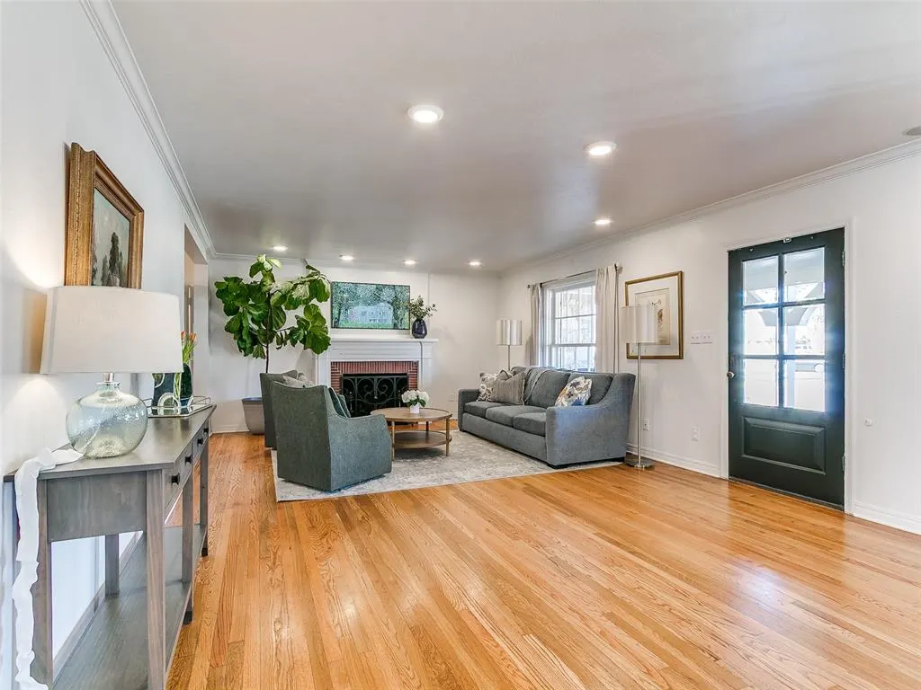 Photo 3 — 1710 Windsor Place, Nichols Hills, OK 73116