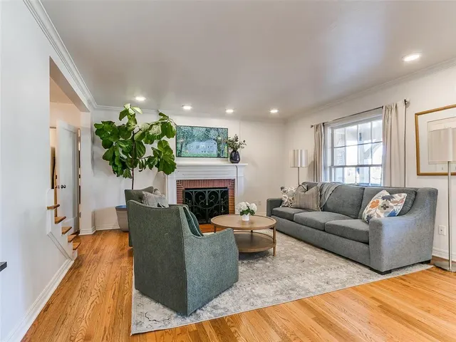 Photo 4 — 1710 Windsor Place, Nichols Hills, OK 73116