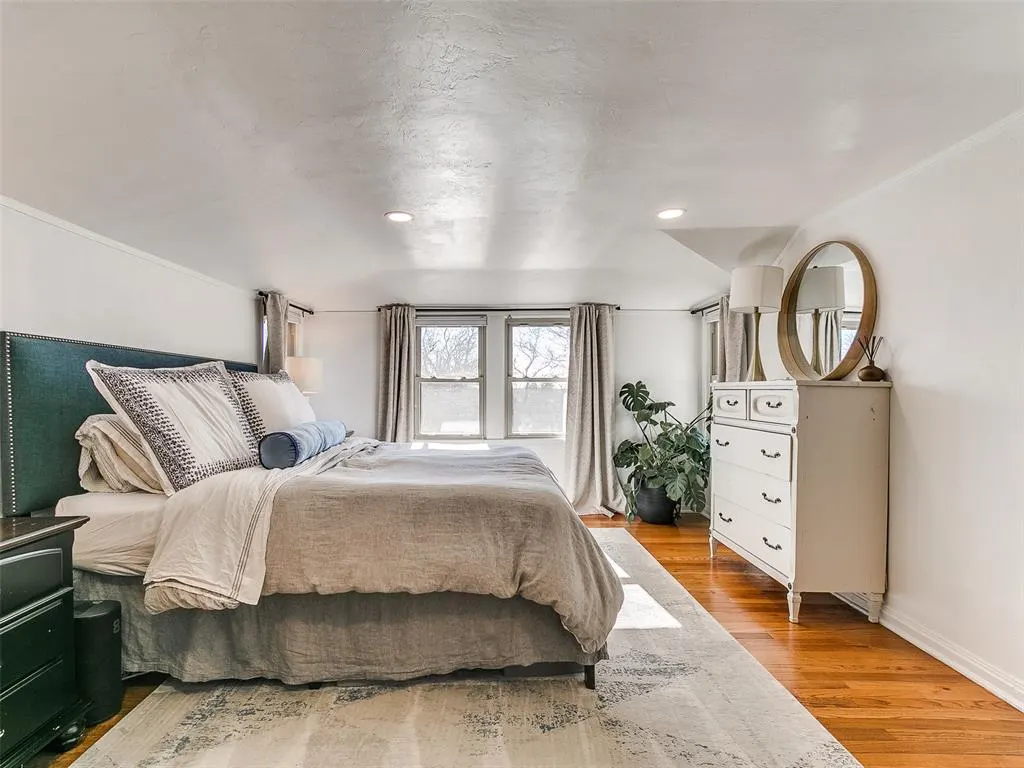 Photo 16 — 1710 Windsor Place, Nichols Hills, OK 73116