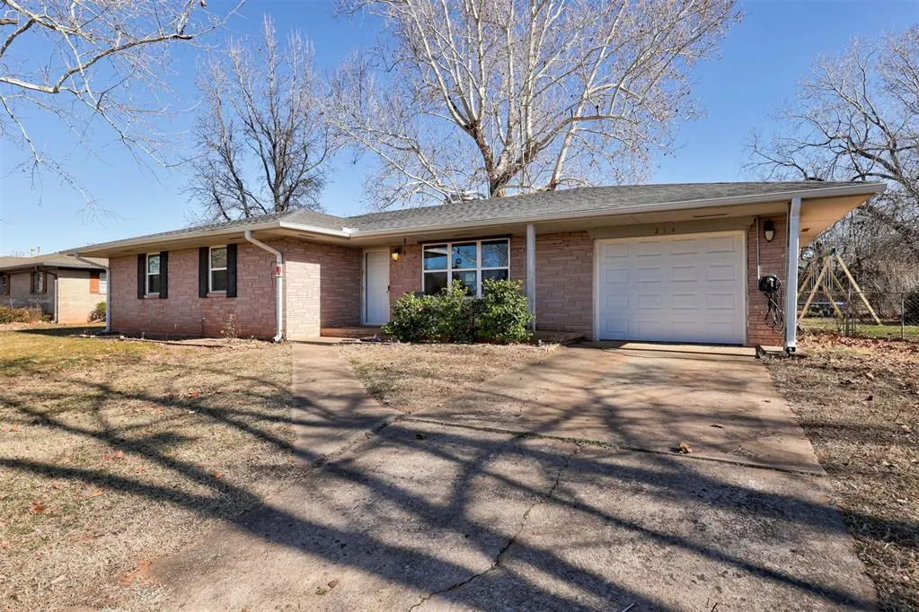 Photo 3 — 214 S Flynn Avenue, Chandler, OK 74834