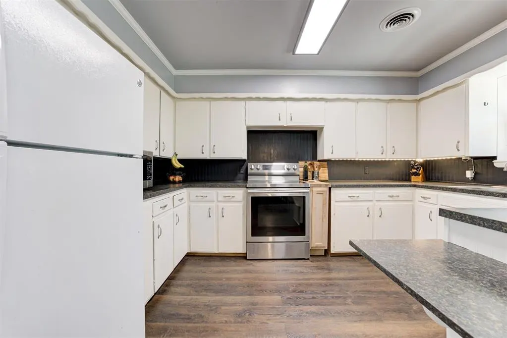 Photo 13 — 214 S Flynn Avenue, Chandler, OK 74834