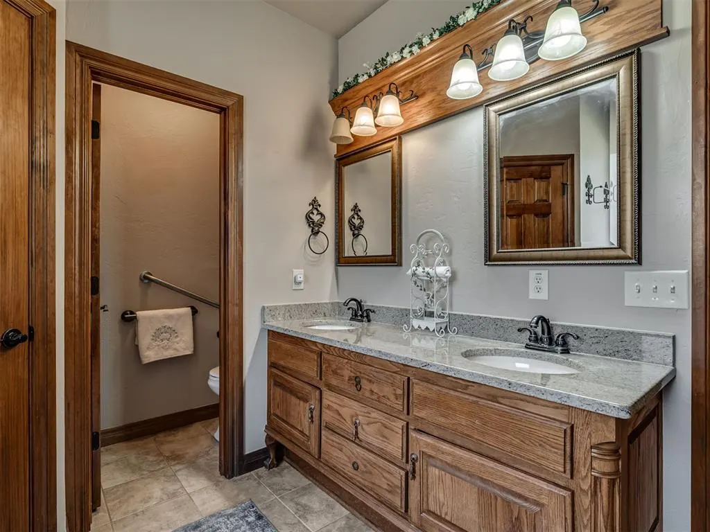 Photo 19 — 10585 NE 4th Street, Midwest City, OK 73130