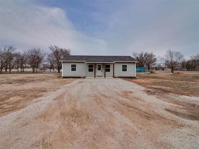 Photo 2 — 922 N CONCORD Avenue, Davenport, OK 74026