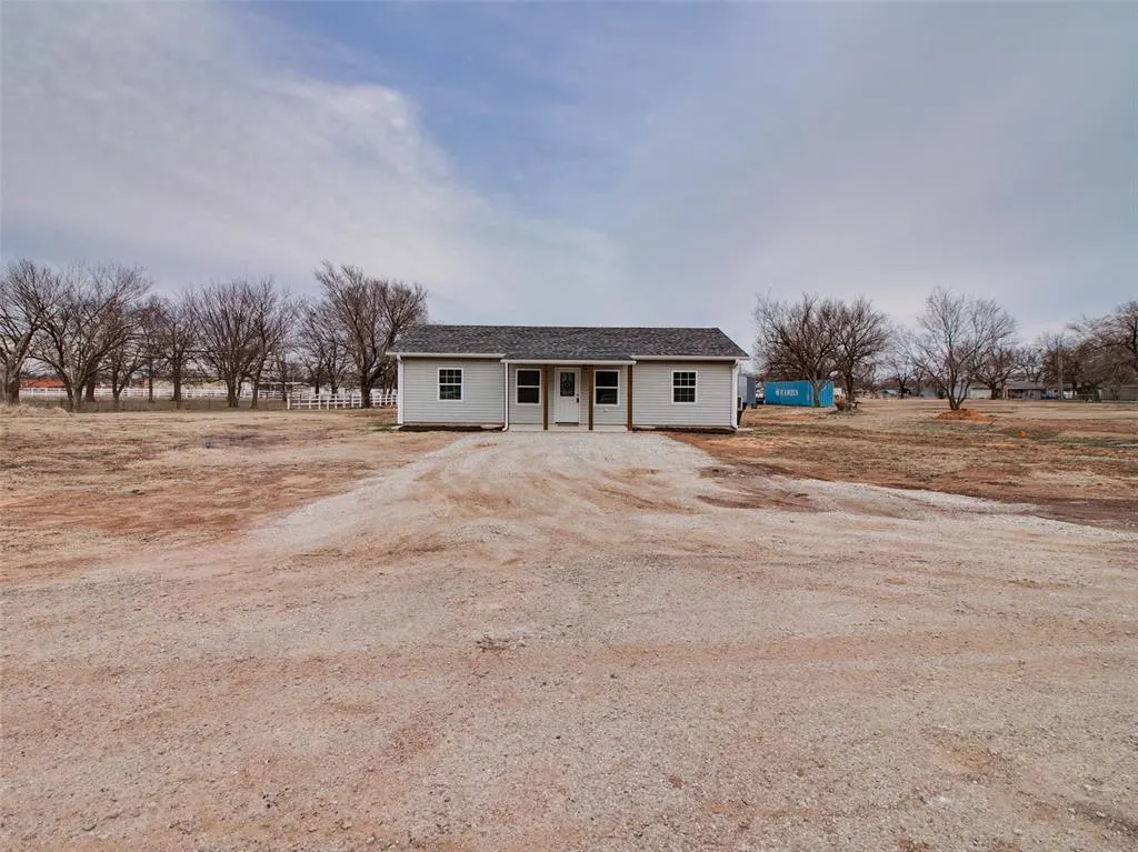 Photo 3 — 922 N CONCORD Avenue, Davenport, OK 74026