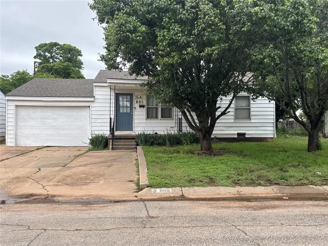 Front exterior — 805 W Judy Avenue, Altus, OK 73521