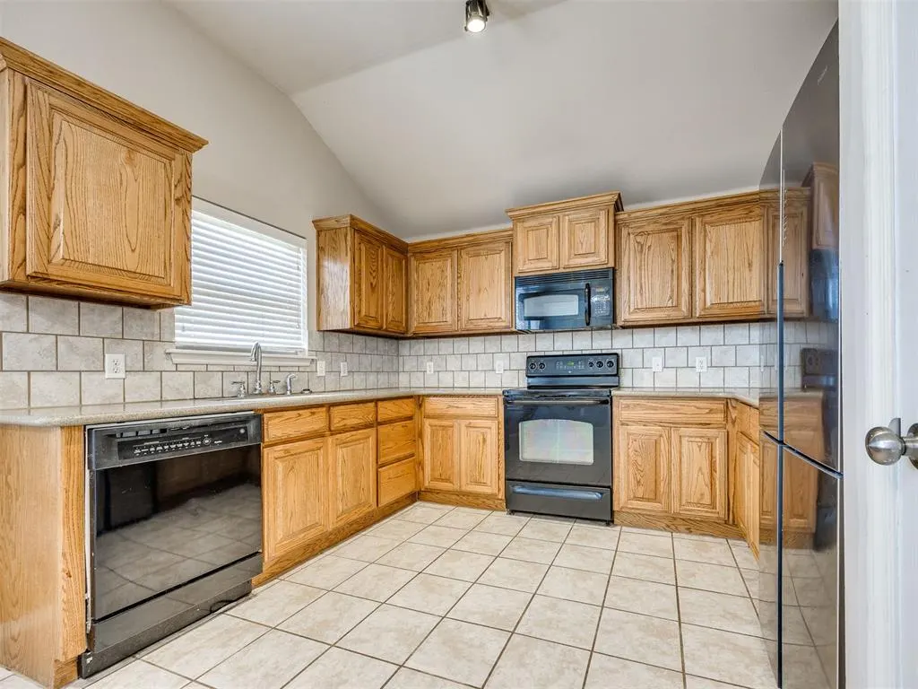Photo 12 — 312 Lone Oak Drive, Norman, OK 73071