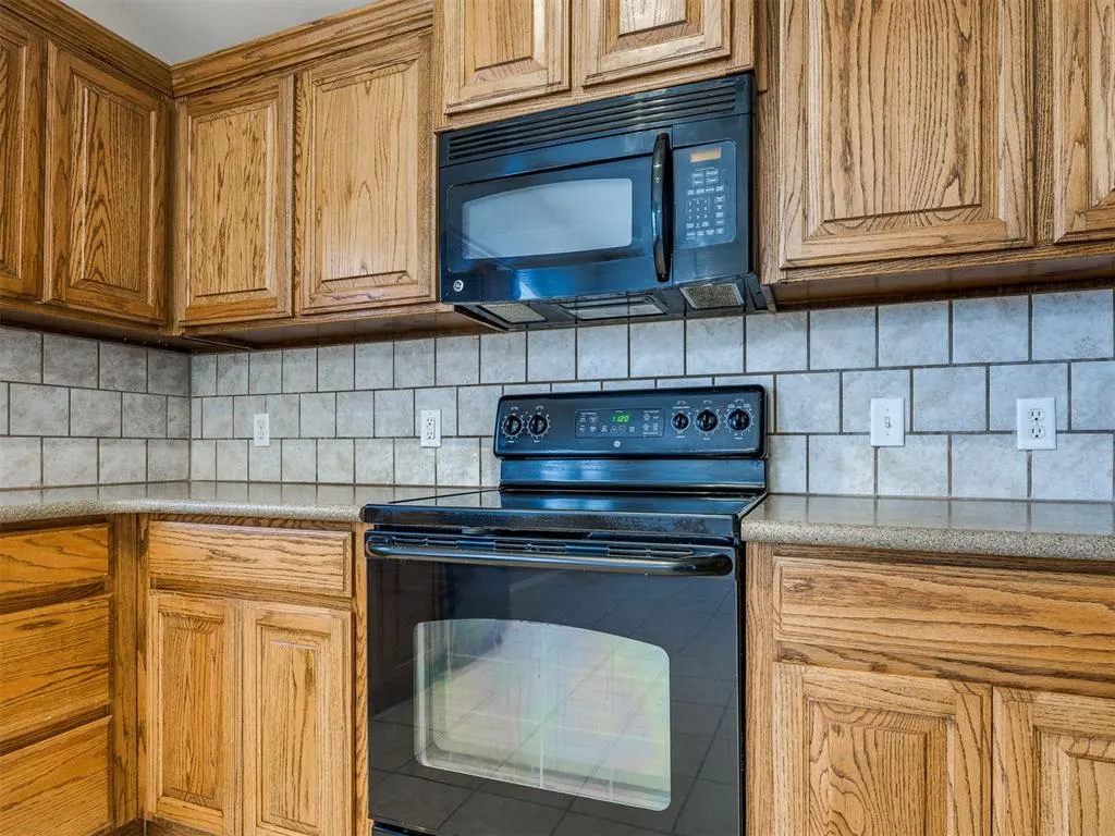 Photo 13 — 312 Lone Oak Drive, Norman, OK 73071