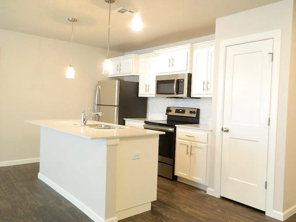 Photo 5 — 4910 Avion Court, Oklahoma City, OK 73135