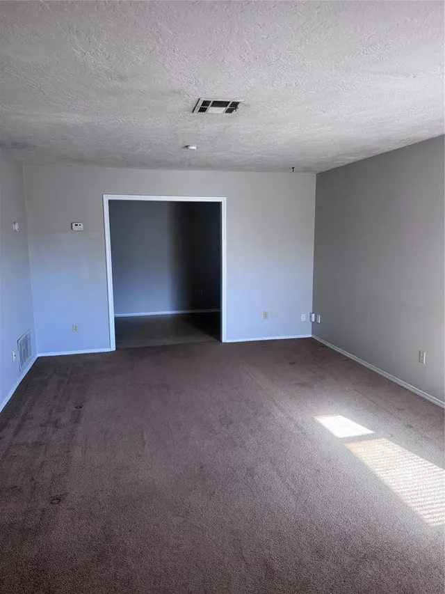 Photo 4 — 205 Barrett Place, Edmond, OK 73003
