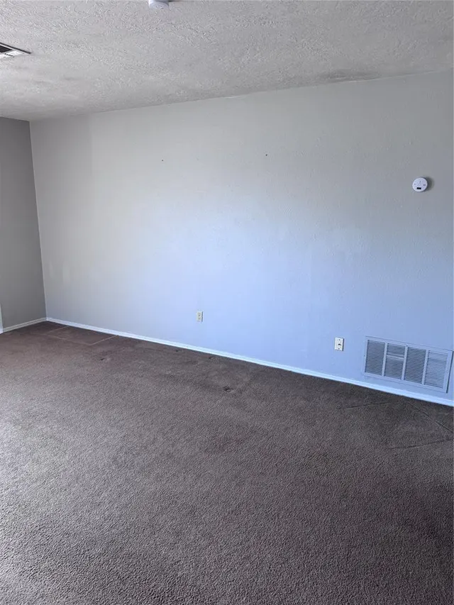 Photo 5 — 205 Barrett Place, Edmond, OK 73003