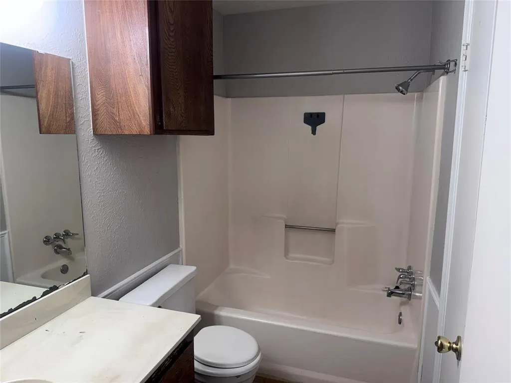 Photo 9 — 205 Barrett Place, Edmond, OK 73003