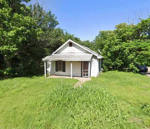 Front exterior — 302 N Hartman Avenue, Cushing, OK 74023