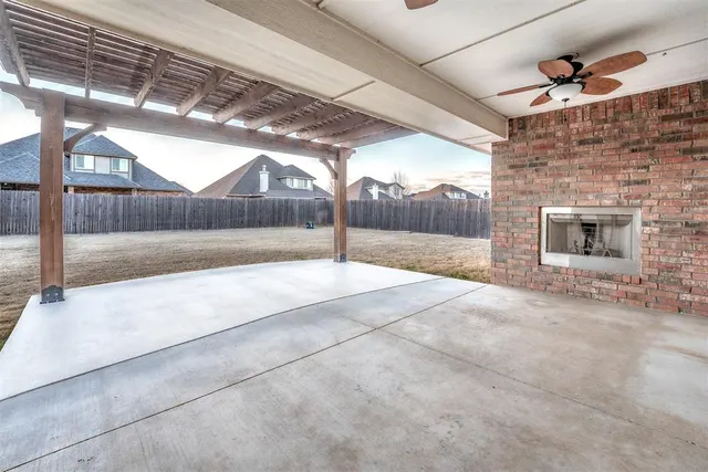 Photo 6 — 12813 Red Spruce Circle, Oklahoma City, OK 73142